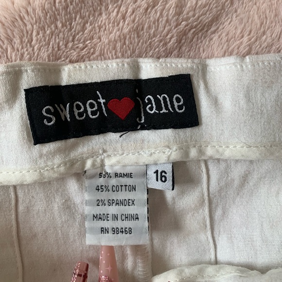 Sweet Jane white pleated skirt - Picture 2 of 3